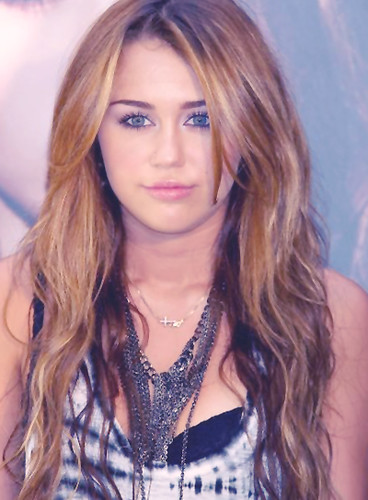 Miley Smiley Biography, Birthday, Family, Education, Career, Boyfriend, and many more!